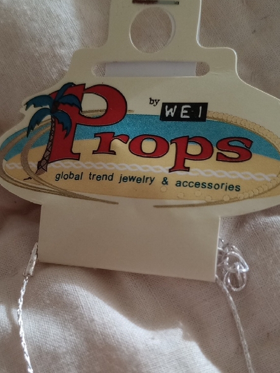 🌷$2 Bundled NWT WEI Gorgeous Silver Dolphin Necklace with Pink Stones - Picture 5 of 9